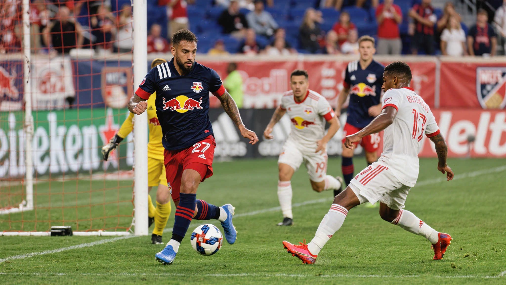 作为以高压进攻和体能充沛著名的球队，纽约红牛牛气冲